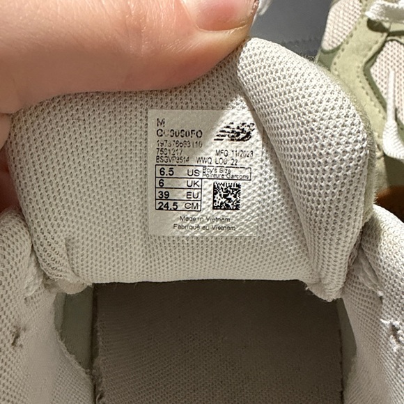 New Balance 9060s - Picture 4 of 6